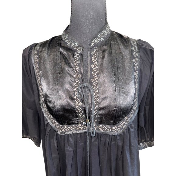 The Impeccable Pig Vintage-Style Black Tunic Top W/ Embroidery Cottage Peasent - Picture 2 of 9